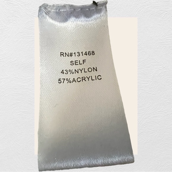 An awesome sweater by Fate in extra large - Picture 6 of 7